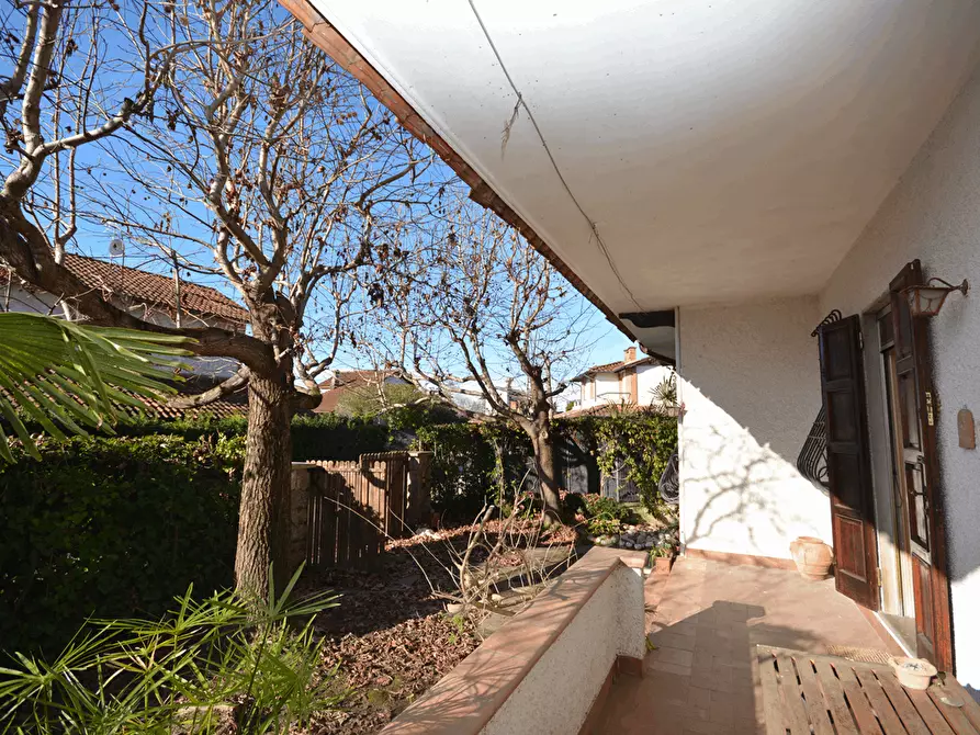 Immagine 8 di Casa bifamiliare in vendita  a Montignoso