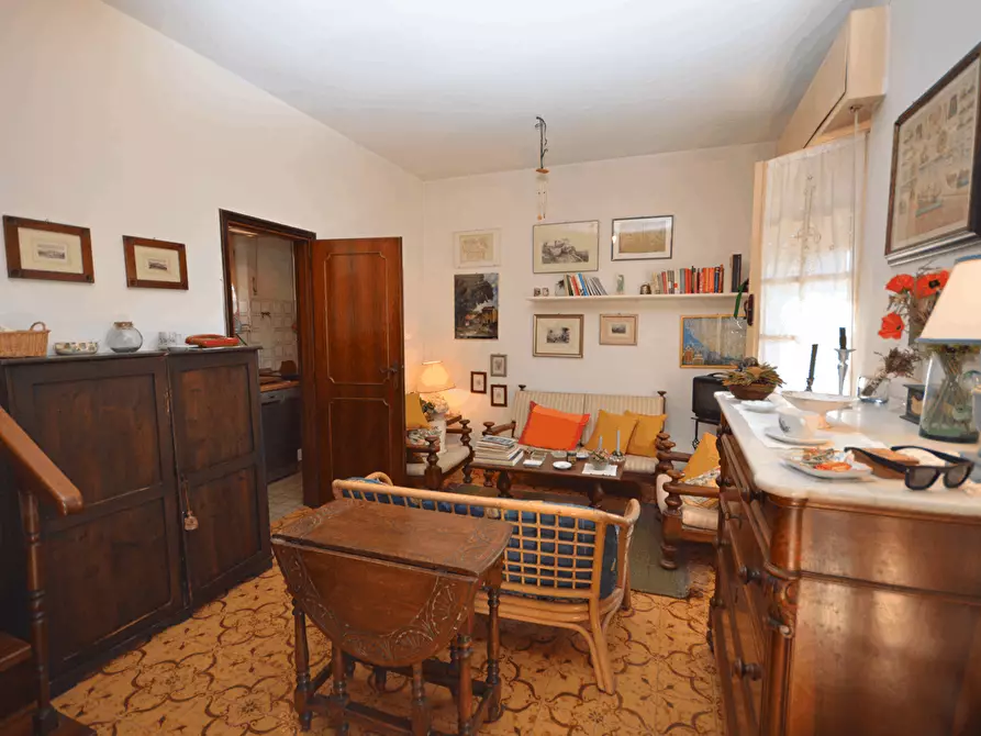 Immagine 9 di Casa bifamiliare in vendita  a Montignoso