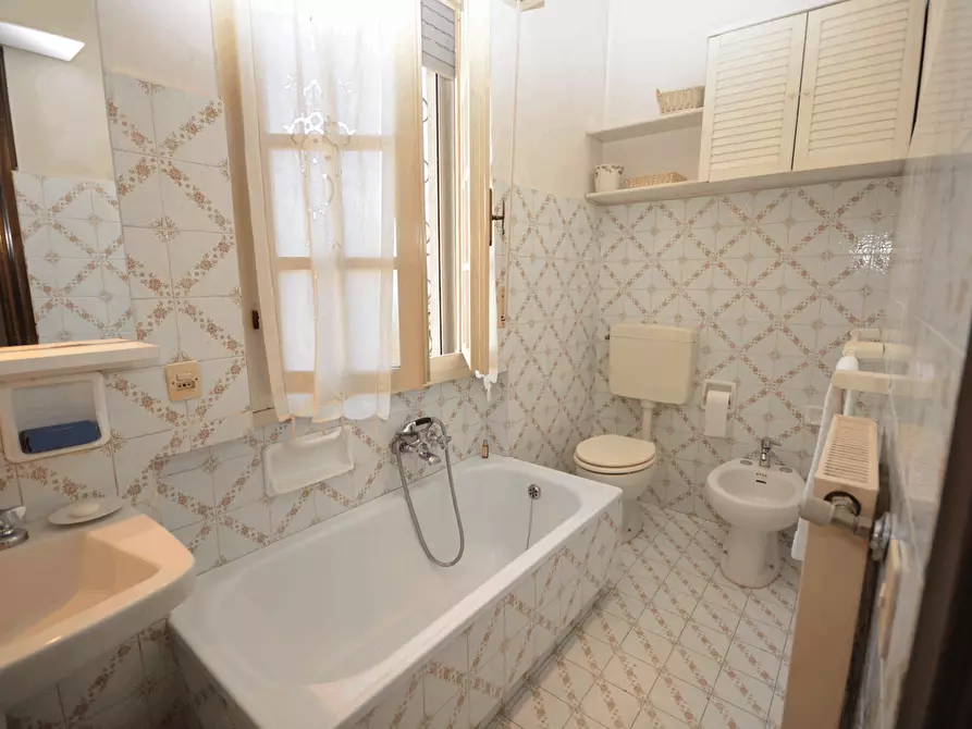 Immagine 22 di Casa bifamiliare in vendita  a Montignoso