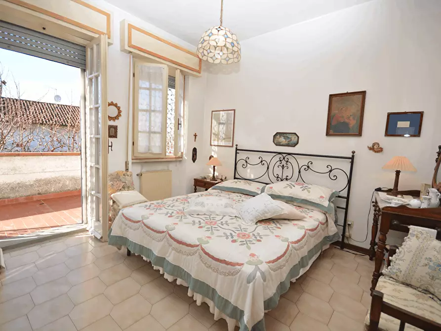 Immagine 19 di Casa bifamiliare in vendita  a Montignoso