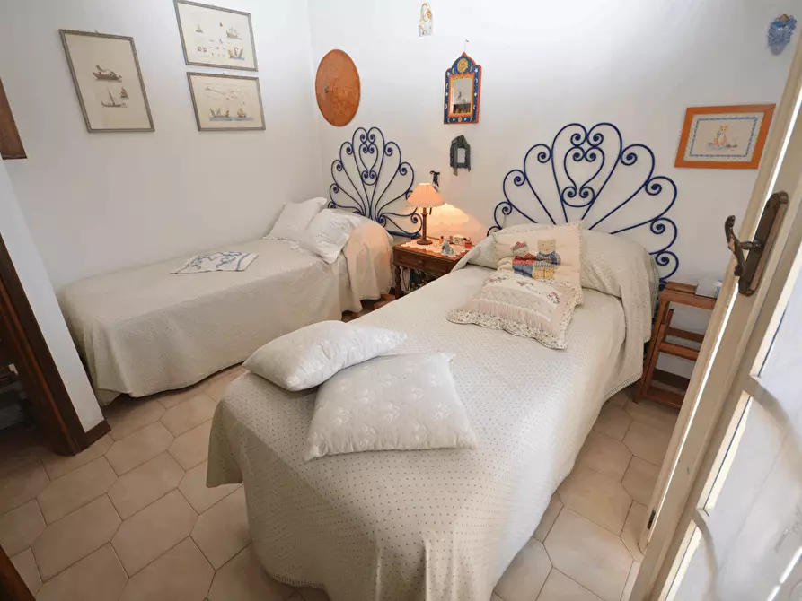 Immagine 21 di Casa bifamiliare in vendita  a Montignoso