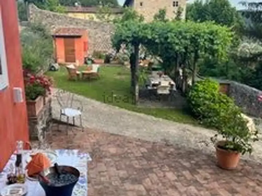 Immagine 1 di Villa in vendita  a Massarosa