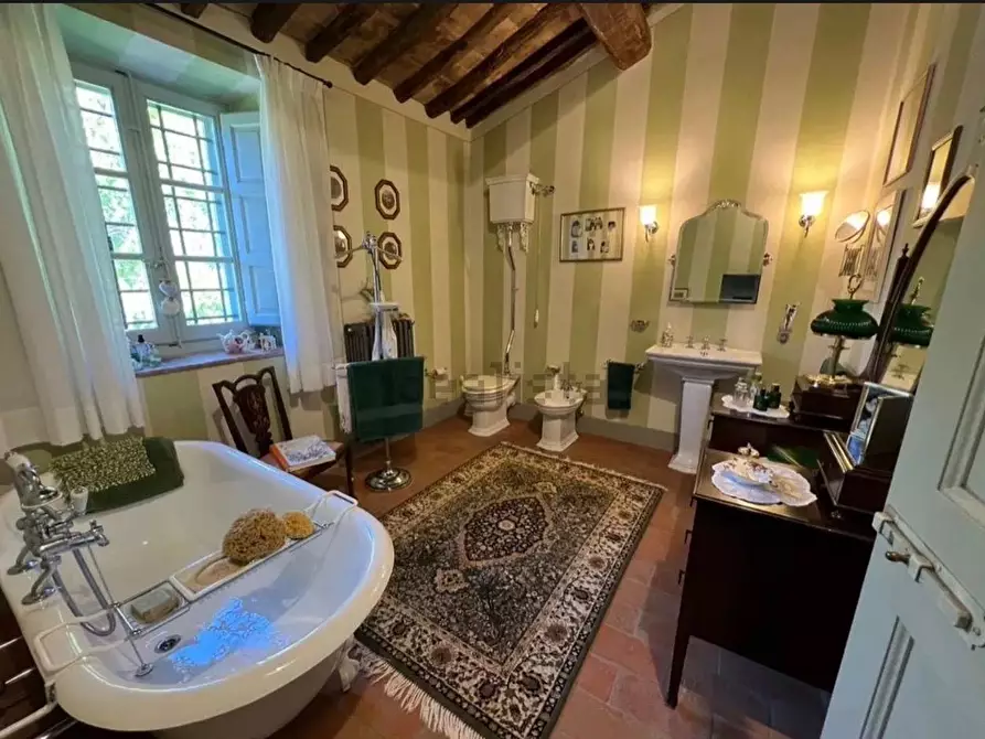 Immagine 5 di Villa in vendita  a Massarosa