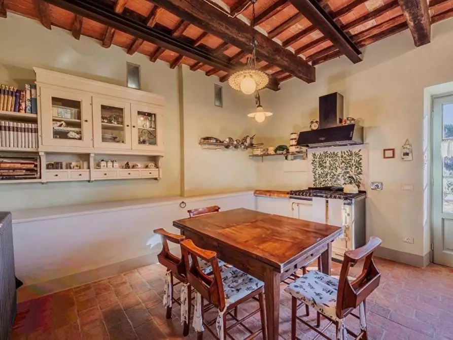 Immagine 8 di Villa in vendita  a Massarosa