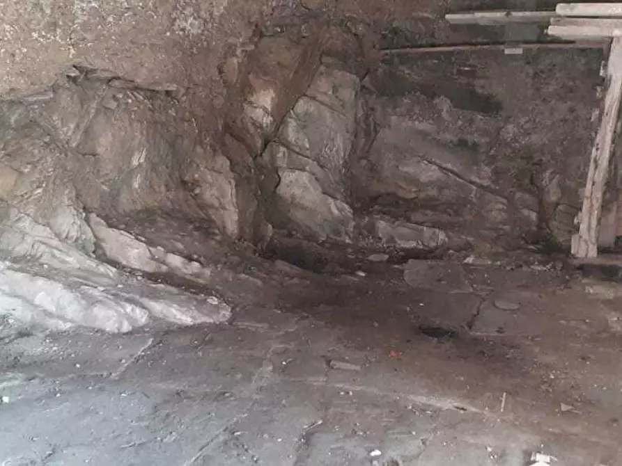 Immagine 25 di Casa semindipendente in vendita  a Ortonovo