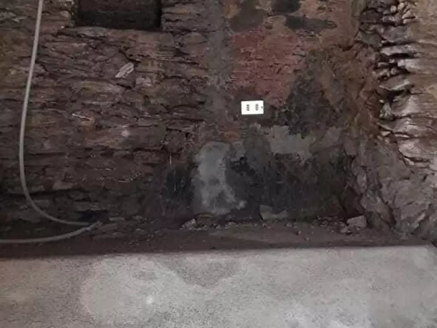 Immagine 26 di Casa semindipendente in vendita  a Ortonovo