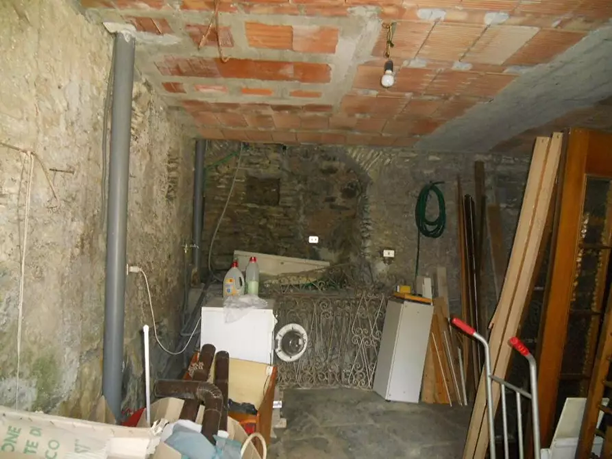 Immagine 9 di Casa semindipendente in vendita  a Ortonovo