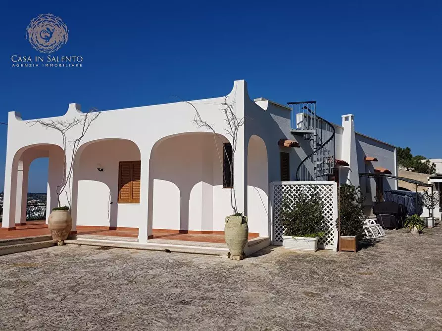 Immagine 12 di Villa in vendita  a Castrignano Del Capo