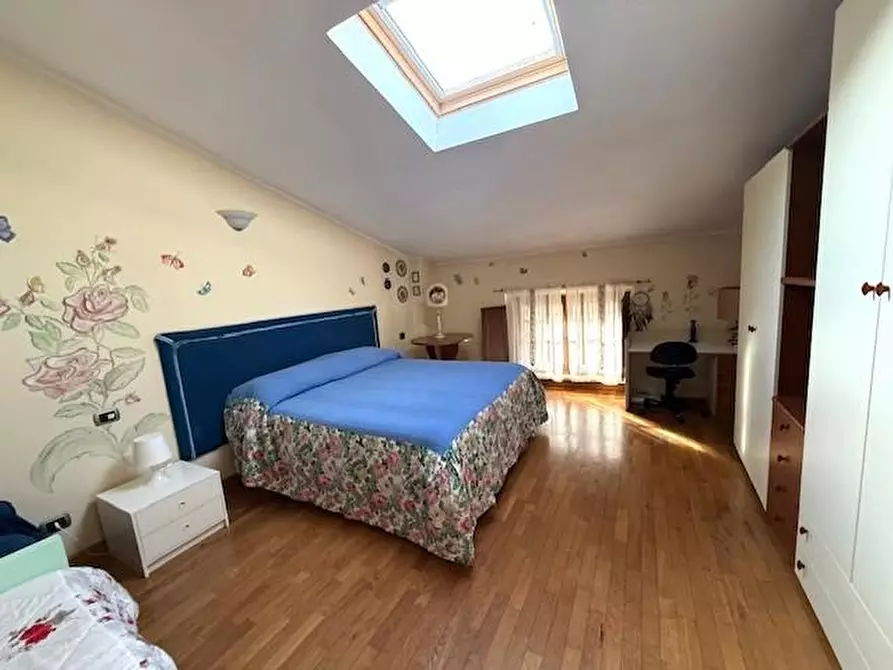 Immagine 11 di Appartamento in vendita  a Siena