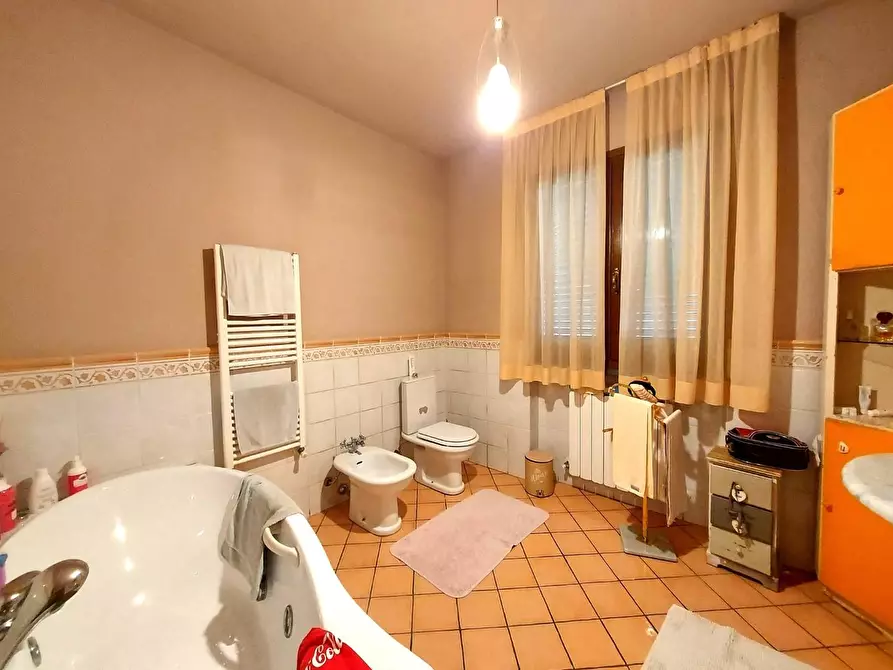 Immagine 31 di Villa in vendita  a Lucca