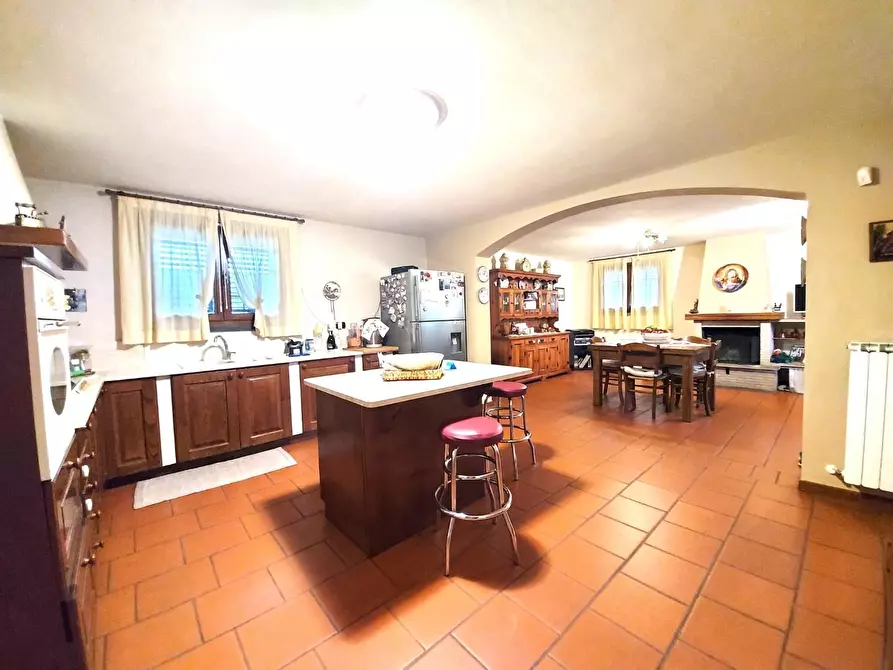 Immagine 16 di Villa in vendita  a Lucca