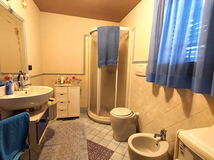 Immagine 22 di Villa in vendita  a Lucca