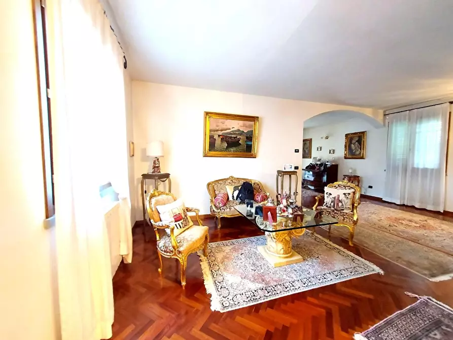 Immagine 13 di Villa in vendita  a Lucca