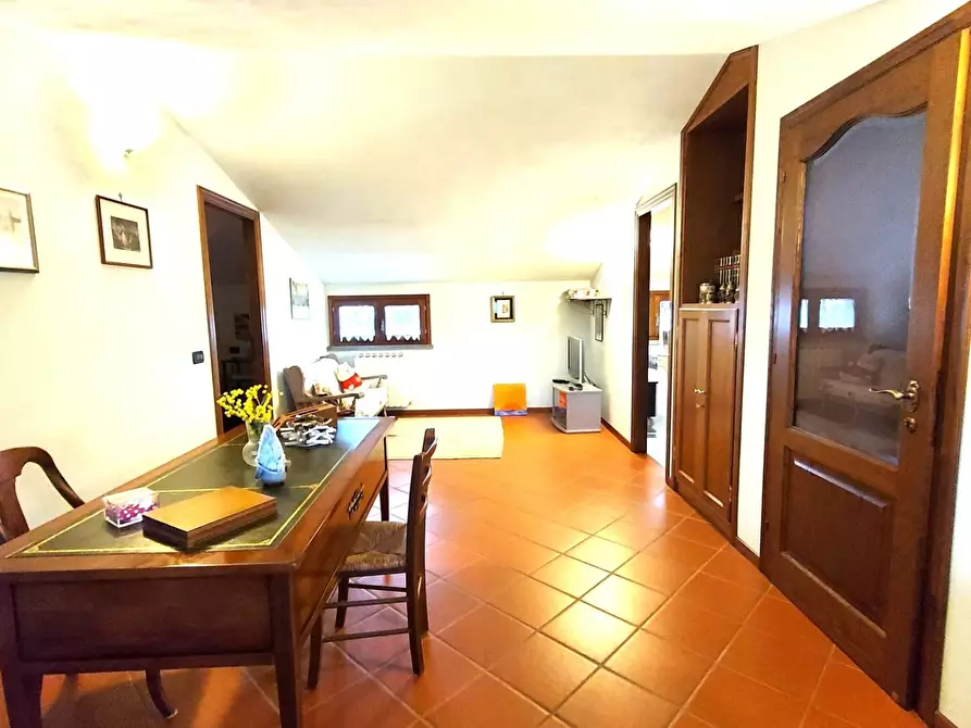 Immagine 11 di Villa in vendita  a Lucca