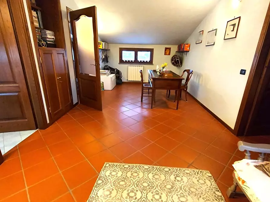 Immagine 10 di Villa in vendita  a Lucca