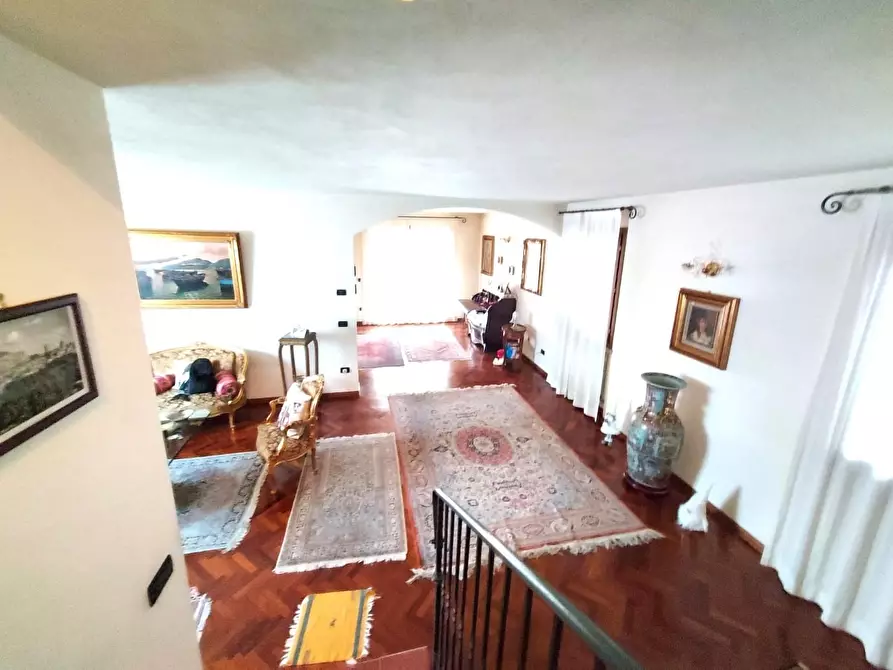 Immagine 4 di Villa in vendita  a Lucca