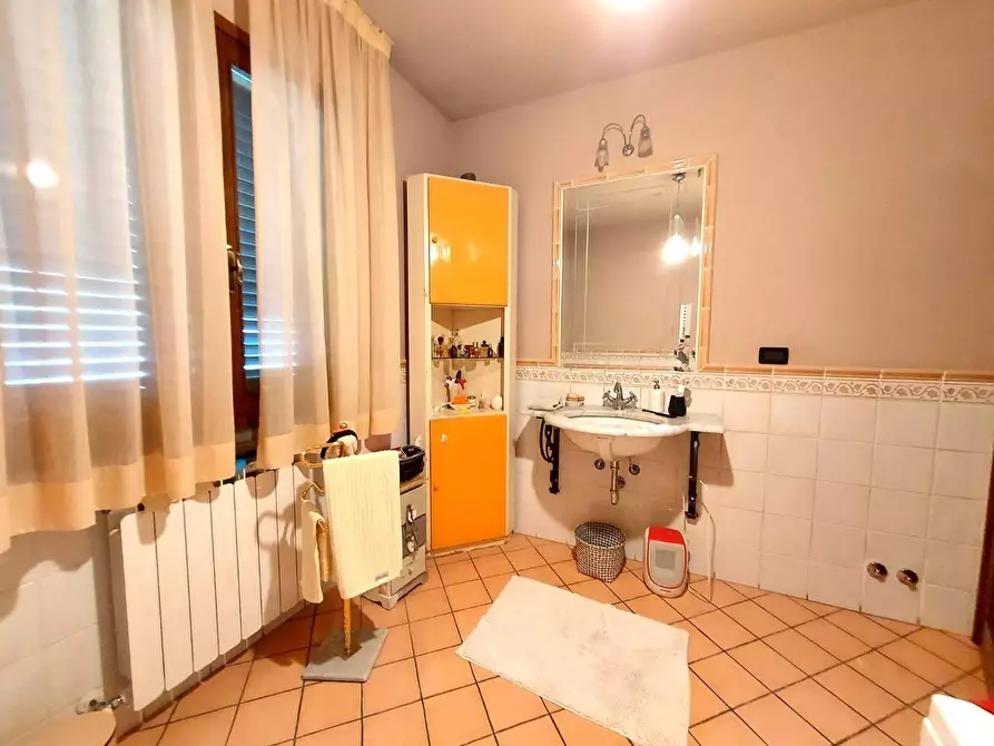 Immagine 32 di Villa in vendita  a Lucca
