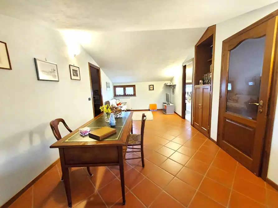 Immagine 12 di Villa in vendita  a Lucca