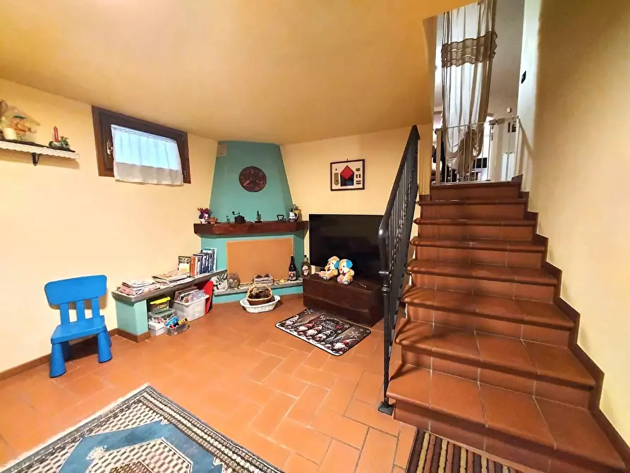 Immagine 3 di Villa in vendita  a Lucca