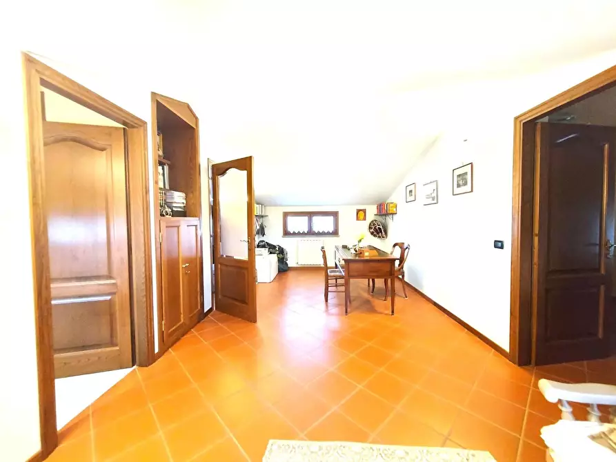 Immagine 6 di Villa in vendita  a Lucca