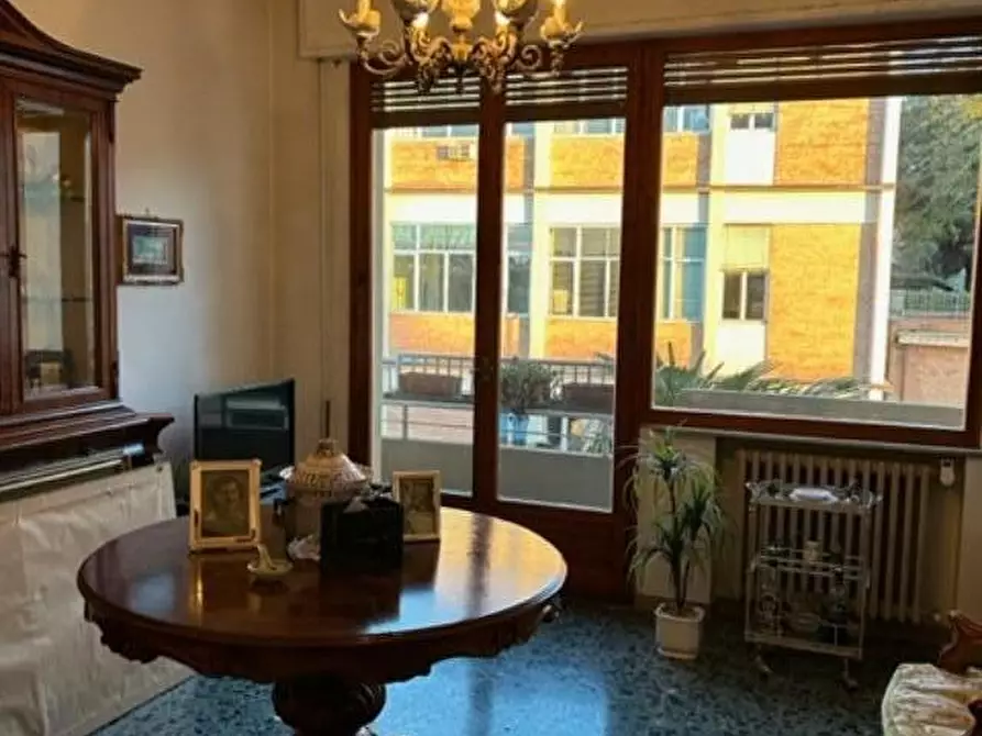 Immagine 2 di Appartamento in vendita  a Siena