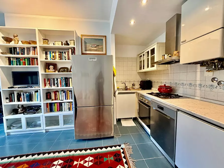 Immagine 5 di Appartamento in vendita  a Massa