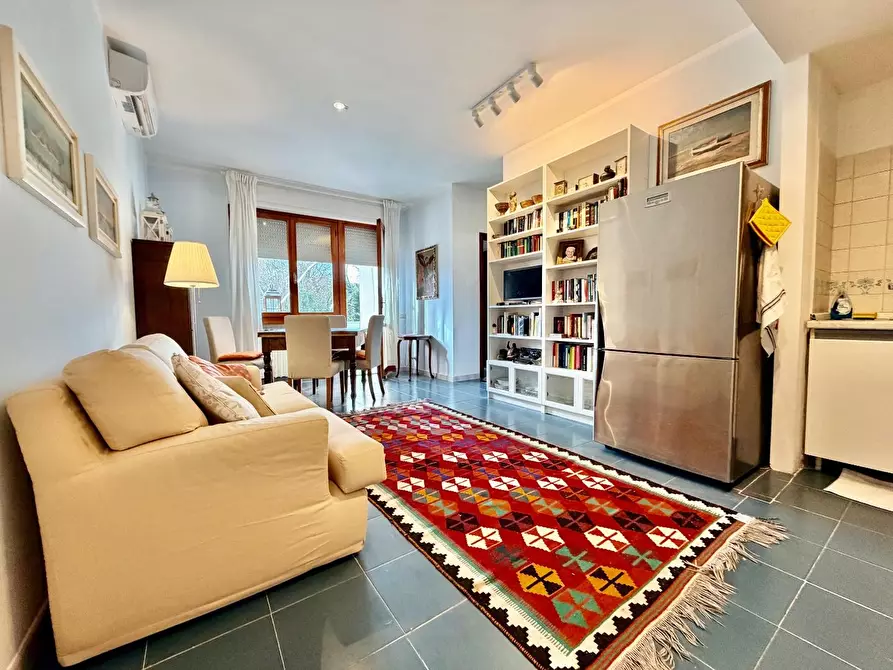 Immagine 1 di Appartamento in vendita  a Massa