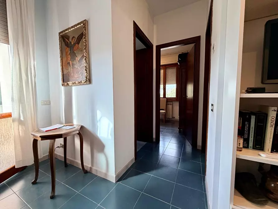 Immagine 11 di Appartamento in vendita  a Massa