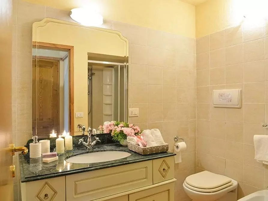 Immagine 8 di Casa colonica in vendita  a Monteroni D'arbia