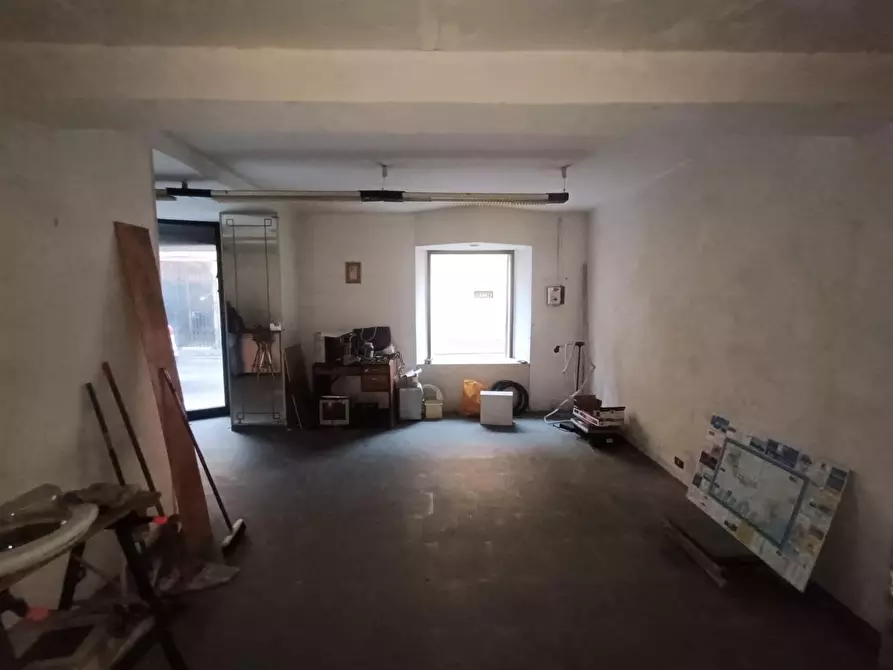 Immagine 8 di Laboratorio in vendita  a Carrara