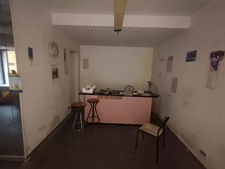 Immagine 3 di Laboratorio in vendita  a Carrara