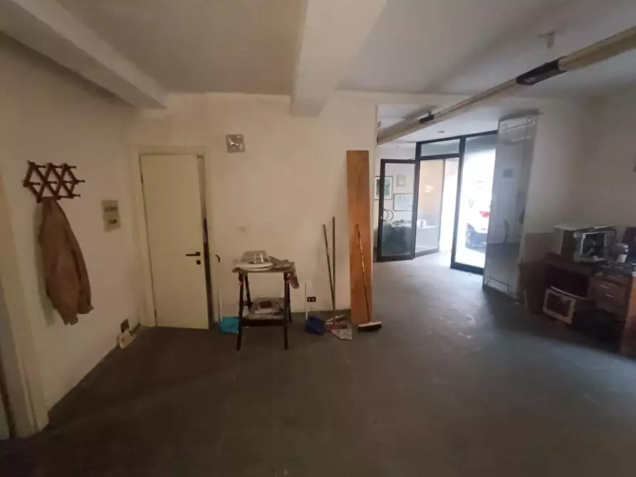 Immagine 7 di Laboratorio in vendita  a Carrara