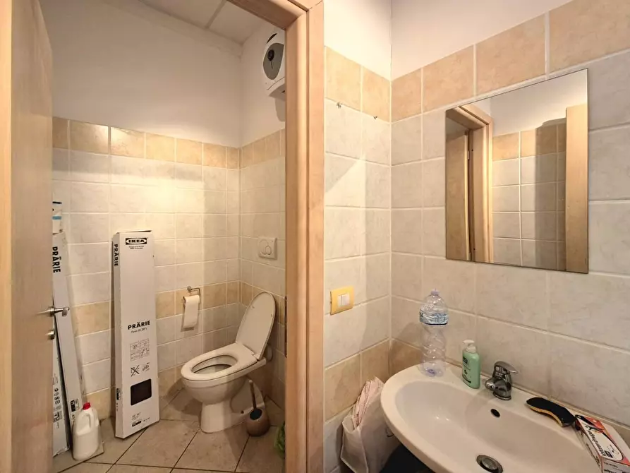 Immagine 9 di Ufficio in vendita  a Capannori