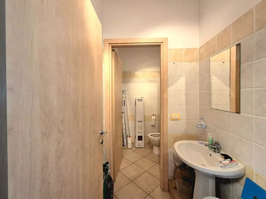 Immagine 8 di Ufficio in vendita  a Capannori