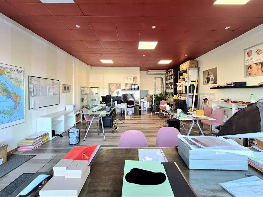 Immagine 2 di Ufficio in vendita  a Capannori