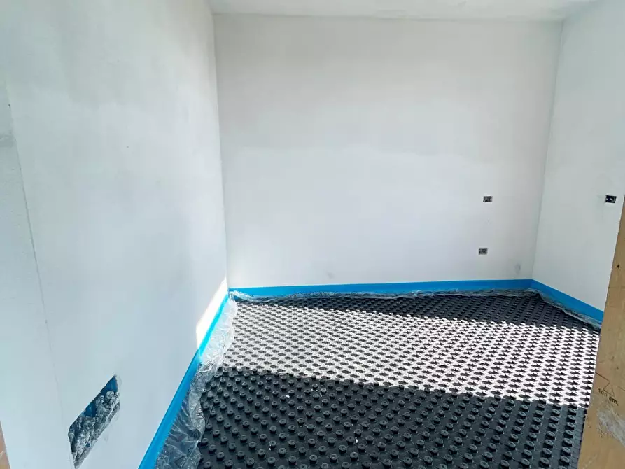 Immagine 16 di Villetta a schiera in vendita  a Cascina