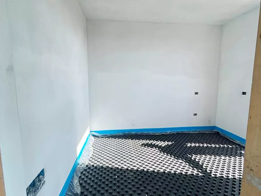 Immagine 15 di Villetta a schiera in vendita  a Cascina