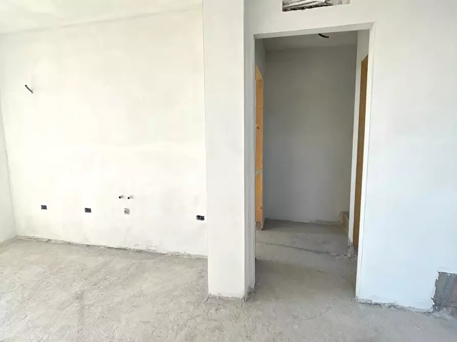 Immagine 2 di Villetta a schiera in vendita  a Cascina