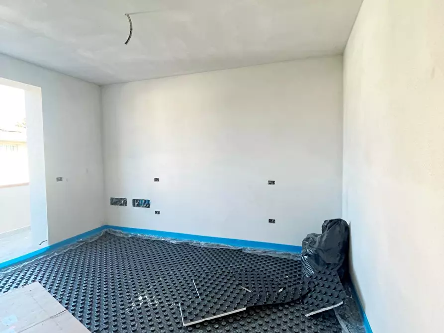 Immagine 10 di Villetta a schiera in vendita  a Cascina