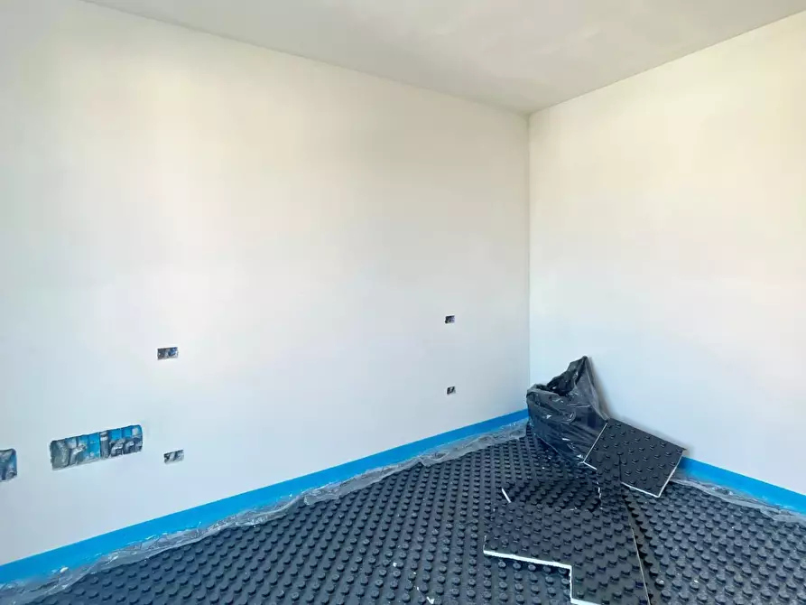 Immagine 11 di Villetta a schiera in vendita  a Cascina