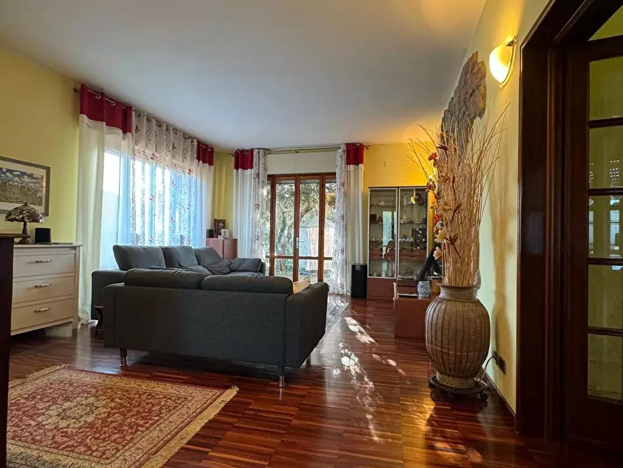 Immagine 2 di Porzione di casa in vendita  a Lucca