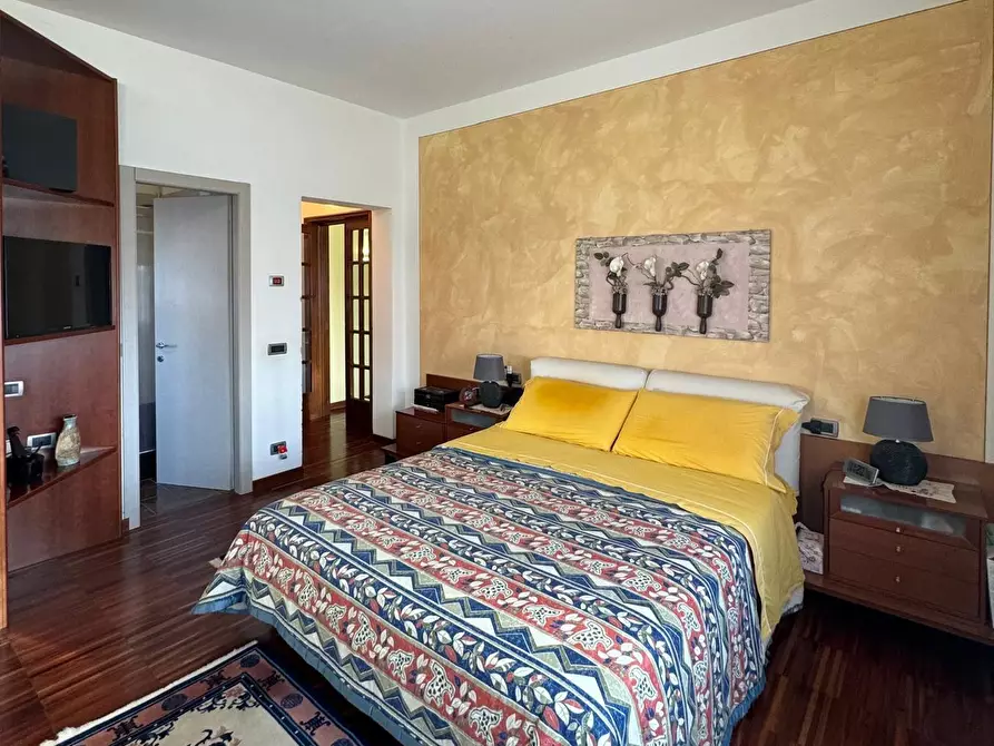 Immagine 15 di Porzione di casa in vendita  a Lucca