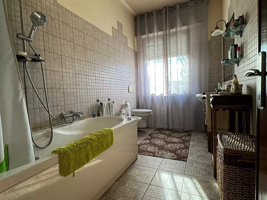 Immagine 18 di Porzione di casa in vendita  a Lucca