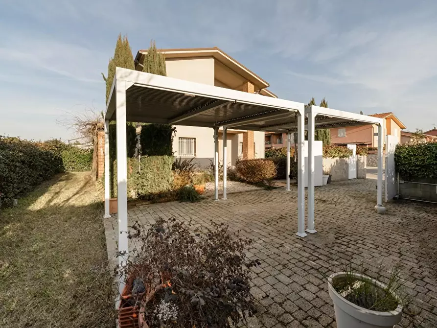 Immagine 2 di Casa indipendente in vendita  a Pontedera