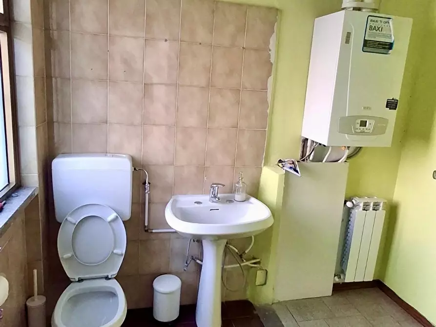 Immagine 6 di Locale commerciale in vendita  a Viareggio