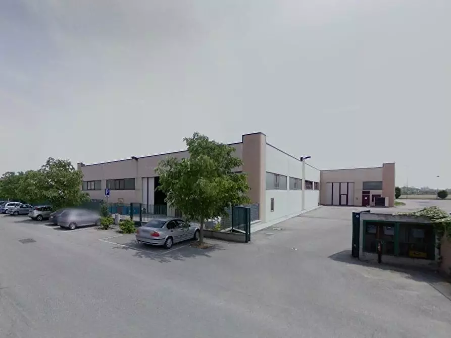 Immagine 1 di Attività artigianale in vendita  a Zeccone