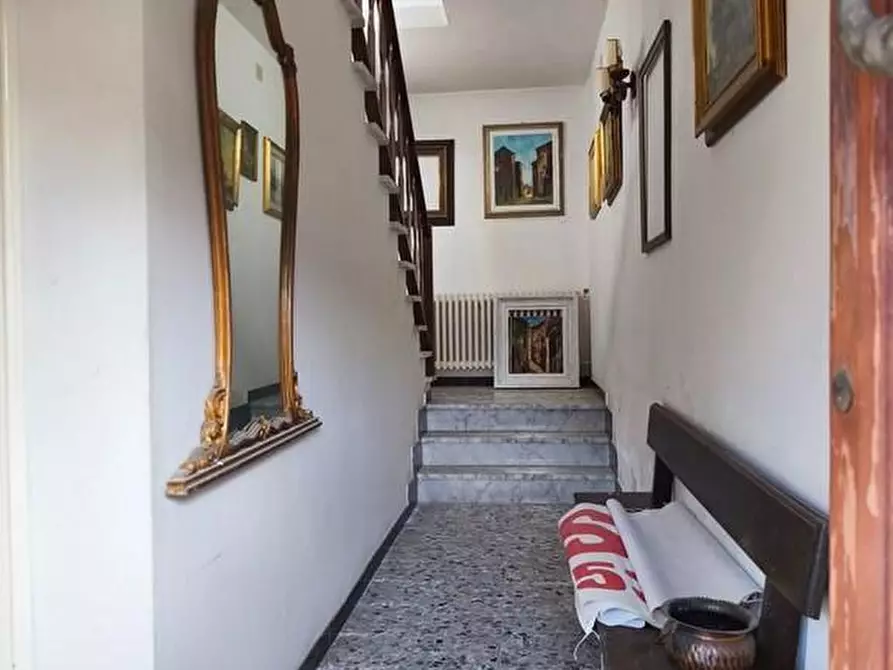 Immagine 2 di Casa semindipendente in vendita  a Carrara