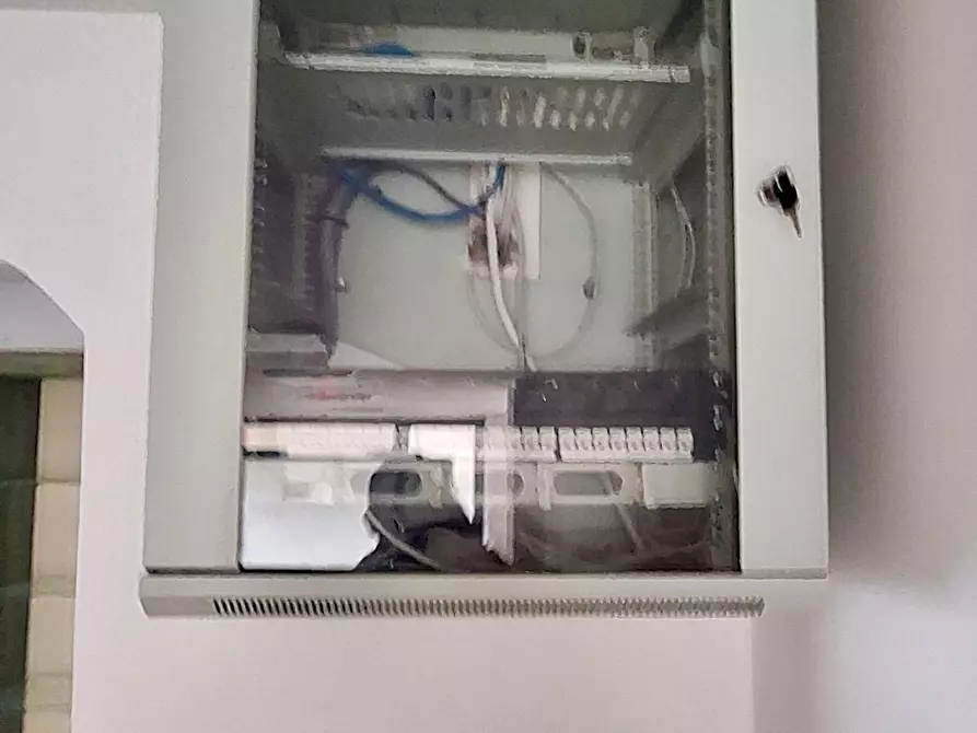 Immagine 9 di Negozio in vendita  a Empoli