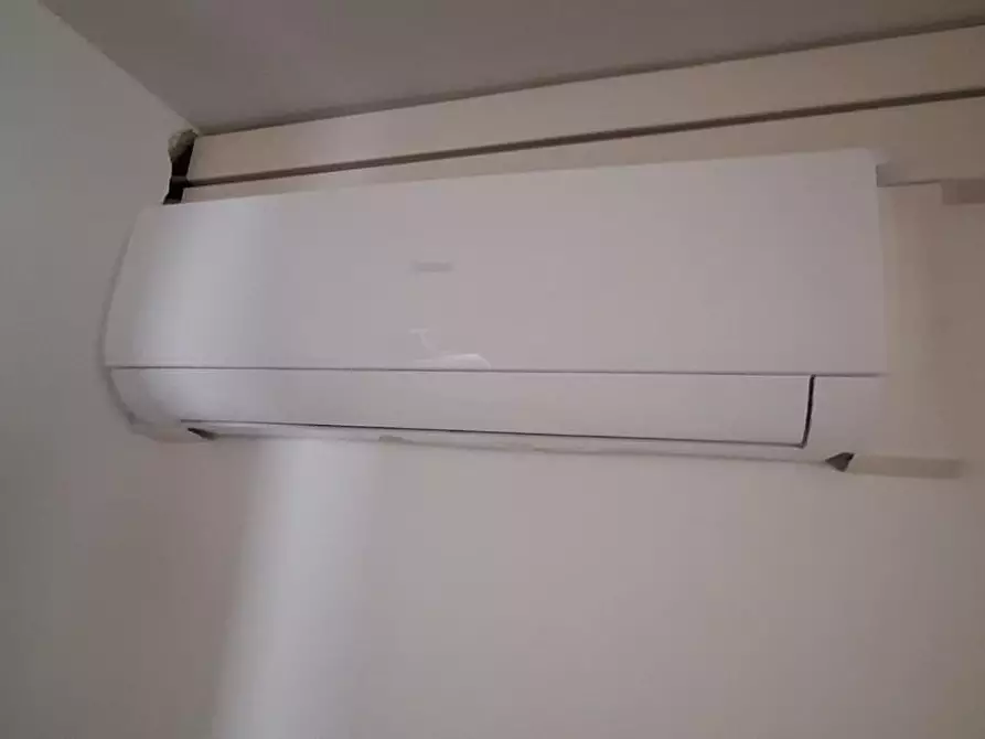 Immagine 2 di Negozio in vendita  a Empoli