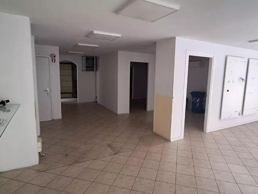 Immagine 3 di Negozio in vendita  a Empoli